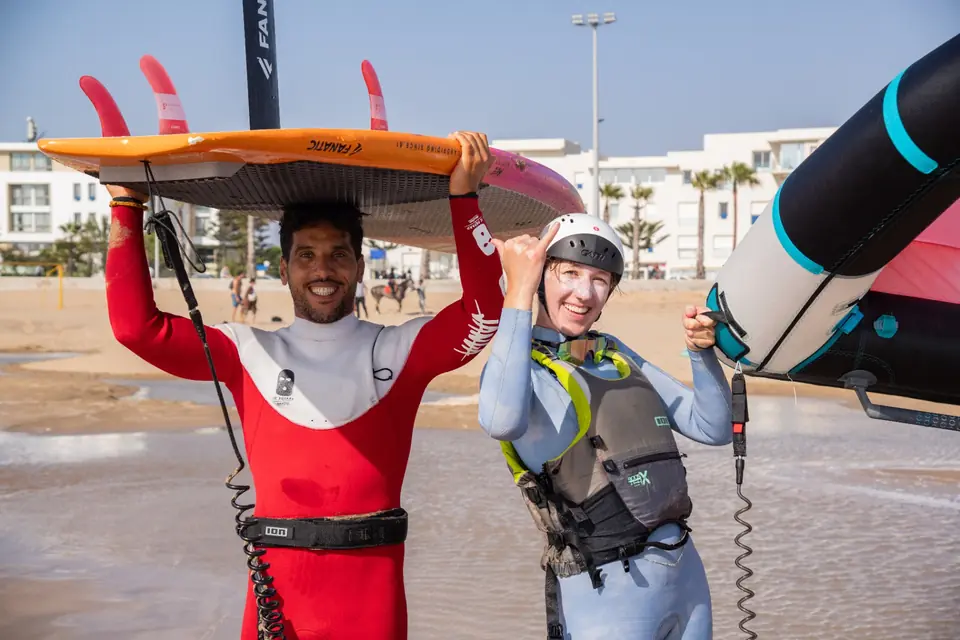 Session de wingfoil avec l'école à Essaouira